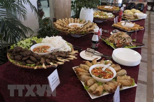 Presentan el arte culinario de Vietnam a amigos rusos - ảnh 1