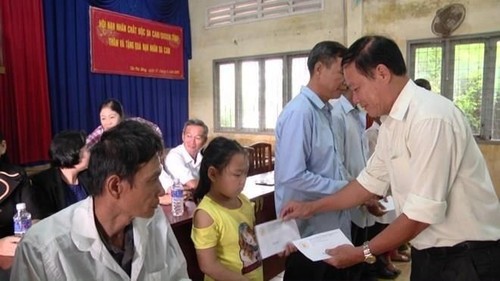 Tien Giang ayuda a mejorar la vida de víctimas del agente naranja - ảnh 1
