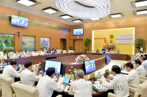 Interpelan a ministros en el Comité Permanente del Parlamento de Vietnam - ảnh 1