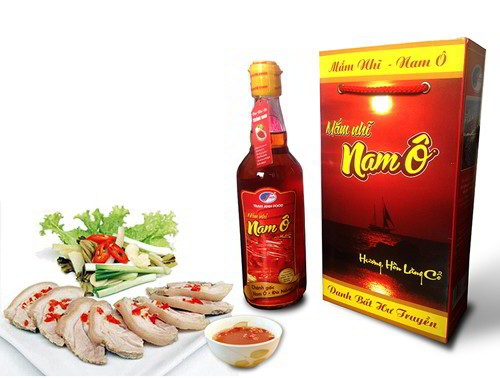 Vietnam reconoce como patrimonio nacional a la salsa de pescado y la cerámica de región central - ảnh 1
