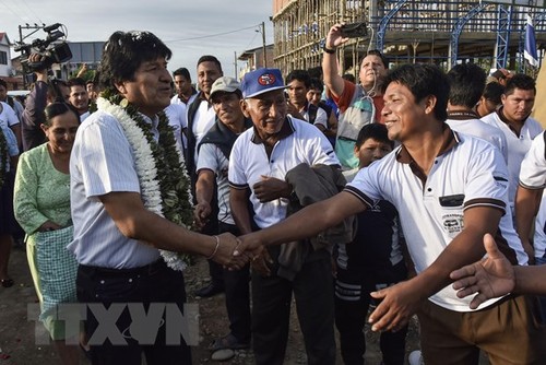 Evo Morales gana primera vuelta de elecciones en Bolivia - ảnh 1
