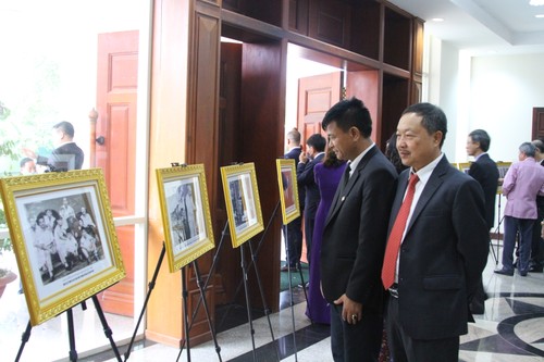 Siguen actividades por el 130 aniversario del natalicio del presidente Ho Chi Minh en Vietnam y ultramar - ảnh 1