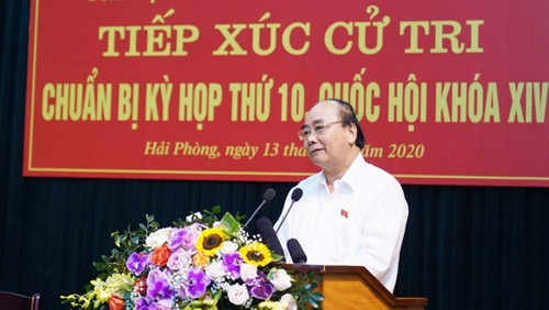 El primer ministro Nguyen Xuan Phuc dialoga con el electorado de Hai Phong - ảnh 1