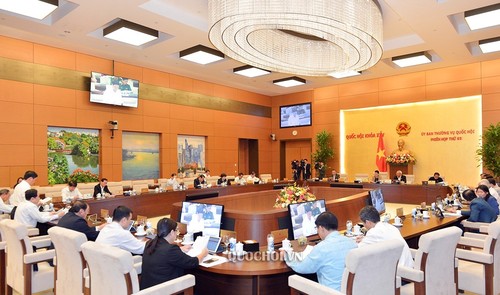 Continúa la agenda de la 49ª Reunión del Comité Permanente de la Asamblea Nacional de Vietnam - ảnh 1