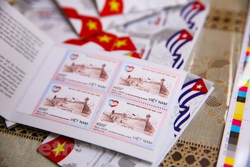Emiten colección conjunta de estampillas postales Vietnam-Cuba - ảnh 1