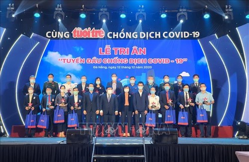 Da Nang honra a las personas en la primera línea contra el covid-19 - ảnh 1