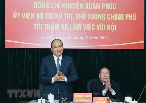 Primer ministro trabaja con la Asociación de Víctimas del Agente Naranja/Dioxina de Vietnam - ảnh 1