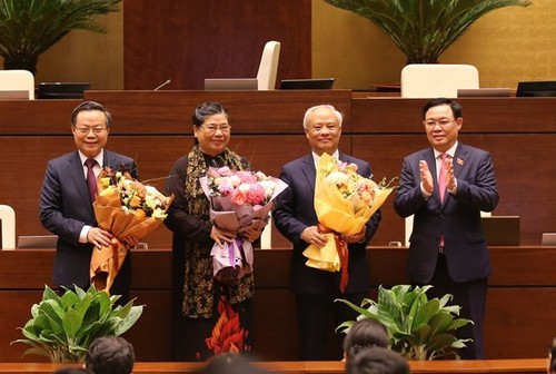 Ratifican el relevo de tres vicepresidentes del Parlamento de Vietnam - ảnh 1