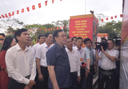 Presidente del Parlamento de Vietnam supervisa preparativos de próximas elecciones legislativas en Hai Phong - ảnh 1