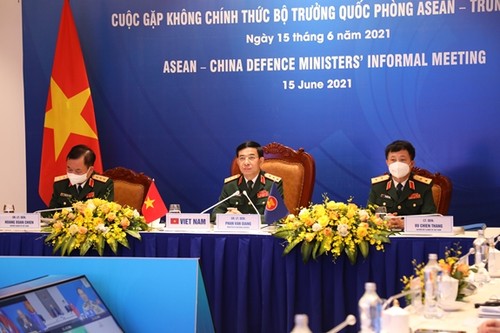 Ministros de Defensa de Vietnam destaca la importancia de la cooperación Asean-China por la seguridad regional - ảnh 1