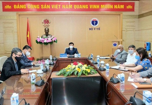 Vietnam y Cuba debaten la cooperación en producción de vacunas contra el covid-19 - ảnh 1