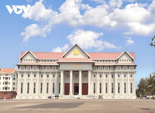 Visita del líder laosiano a Vietnam reafirma la solidaridad y la confianza mutua entre los países - ảnh 2