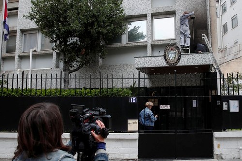 Atacan con bombas de gasolina la embajada de Cuba en París - ảnh 1