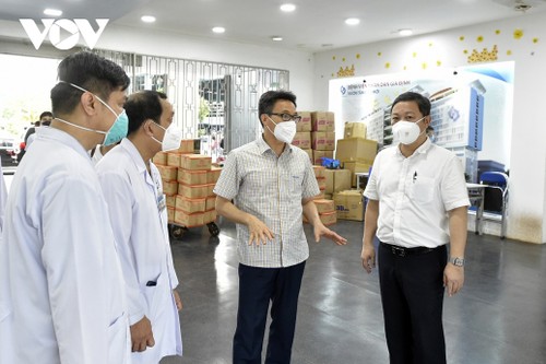 Vicepremier vietnamita insta a Ciudad Ho Chi Minh a centrarse en tratar a pacientes graves de covid-19 - ảnh 1
