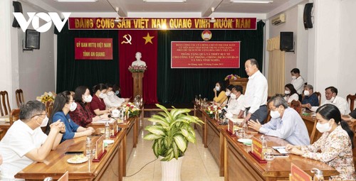 Vicepresidenta vietnamita entrega asistencia a localidades sureñas en su lucha contra el covid-19 - ảnh 1