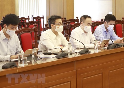 Vicepremier revisa el trabajo anticovid-19 en Vinh Phuc - ảnh 1