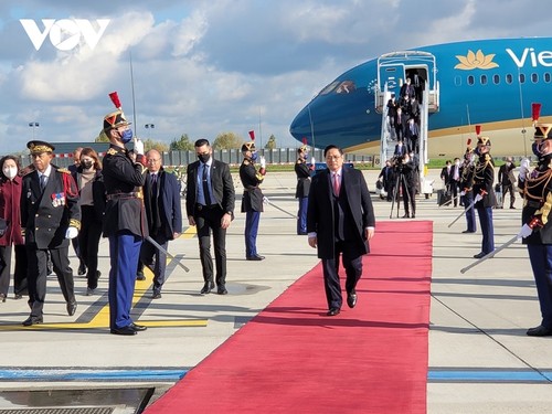 Primer ministro de Vietnam inicia visita oficial a Francia - ảnh 1