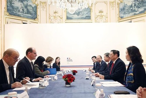 Primer ministro Pham Minh Chinh se reúne con su homólogo francés - ảnh 1