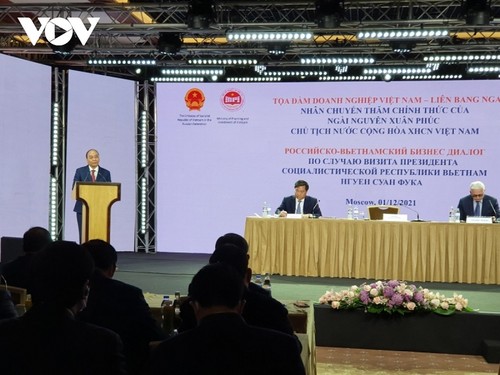 Presidente vietnamita asiste al Foro Empresarial Vietnam-Rusia - ảnh 1