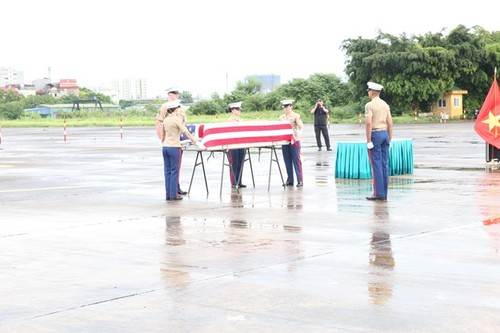 Vietnam entrega a Estados Unidos restos de soldados desaparecidos durante la guerra - ảnh 1