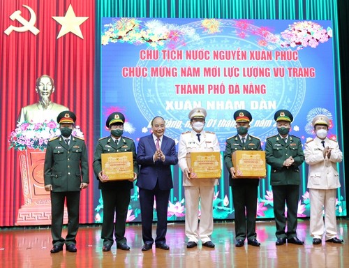 Presidente de Vietnam en encuentro con las fuerzas armadas en Da Nang en ocasión del Tet - ảnh 1