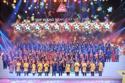 Entregan premios “Estrella de Oro de Vietnam 2021” - ảnh 1