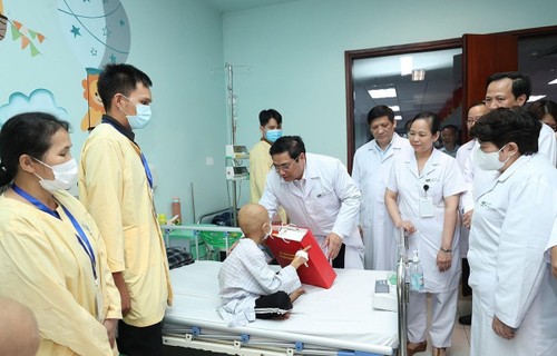El jefe de Gobierno visita a pacientes pediátricos con motivo del Día Internacional del Niño - ảnh 1