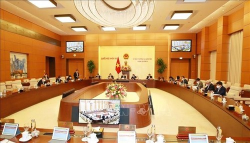 Celebran la XIII reunión del Comité Permanente del Parlamento de Vietnam - ảnh 1