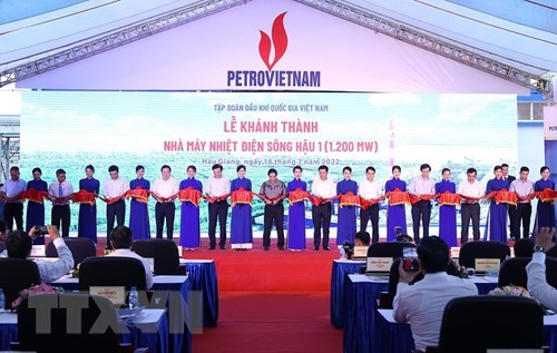  Primer ministro vietnamita asiste a la ceremonia de inauguración de la de planta termoeléctrica Song Hau 1 - ảnh 1