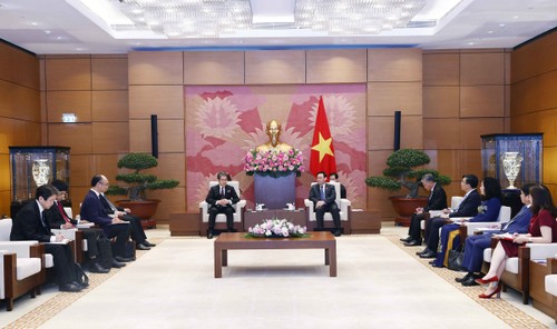 Líder del Parlamento vietnamita recibe a presidente del Consejo Administrativo de JBIC - ảnh 1
