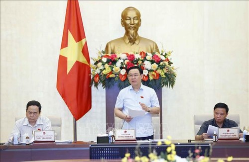 Inauguran la XV reunión del Comité Permanente de la Asamblea Nacional de Vietnam - ảnh 1