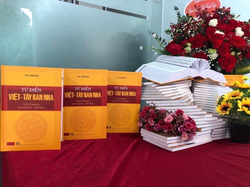Publican el primer diccionario vietnamita-español en Vietnam - ảnh 1