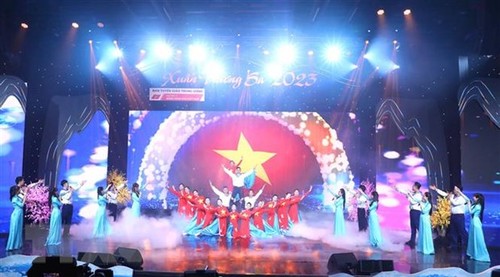 Celebran XI edición del programa artístico “Xuan Truong Sa” - ảnh 1