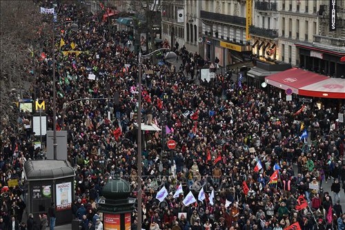 Marchas en Francia contra el plan de reforma de pensiones del Gobierno - ảnh 1