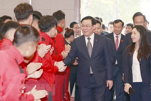 Presidente del Parlamento vietnamita trabaja con las autoridades de Hung Yen - ảnh 1