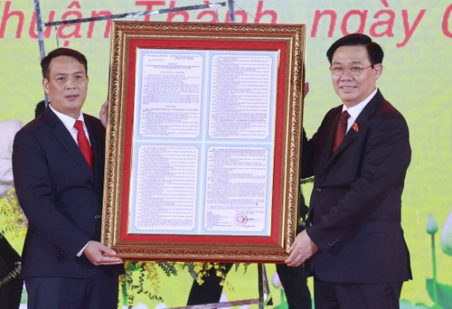Presidente del Parlamento asiste al acto conmemorativo del 110 aniversario del distrito de Thuan Thanh - ảnh 1