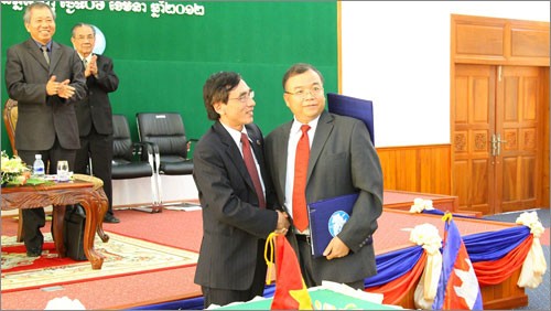 Vietnam apoya a Cambodia en gestión de tierras y planificación urbana - ảnh 1