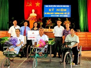 Localidades vietnamitas conmemoran el Día de Inválidos y Mártires - ảnh 1