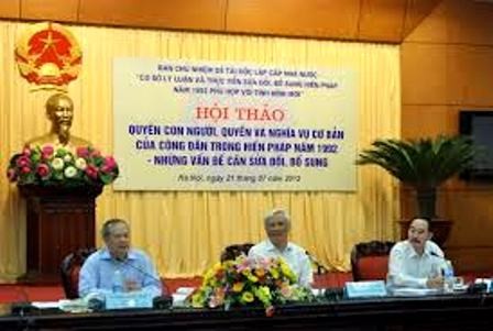 Vietnam continúa perfeccionando enmienda de Constitución de l992 - ảnh 1