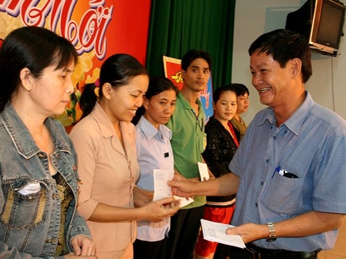 Ciudad Ho Chi Minh presta atención a vida obrera  - ảnh 1