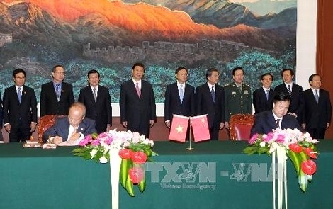 China y Vietnam firman 10 convenios de cooperación - ảnh 1