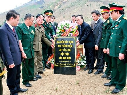 Kon Tum inaugura lápida conmemorativa de mártires de Hanoi - ảnh 1