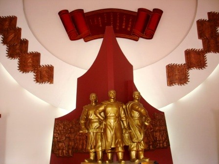 Museo histórico Quang Trung: atractivo para investigadores vietnamitas y extranjeros - ảnh 1