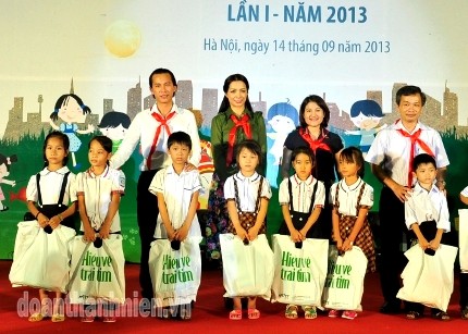 Vietnam organiza fiestas infantiles significativas para niños en difícil situación - ảnh 1