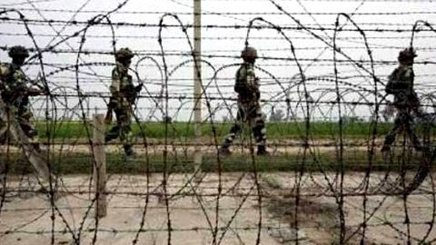 Intercambian disparos fuerzas armadas de India y Pakistán en zonas fronterizas - ảnh 1