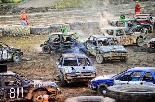 Canada’s Demolition Derby – the fighting cars - ảnh 1