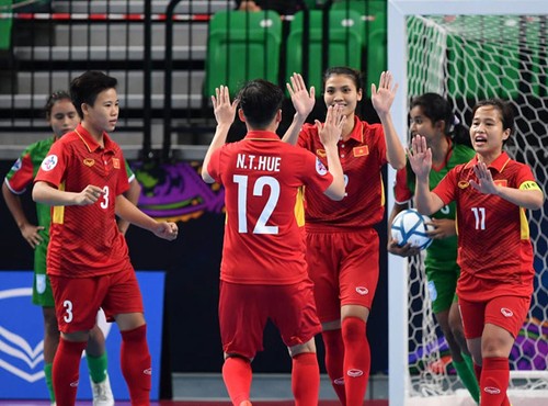 Vietnam advance to semifinal at women’s futsal championship - ảnh 1