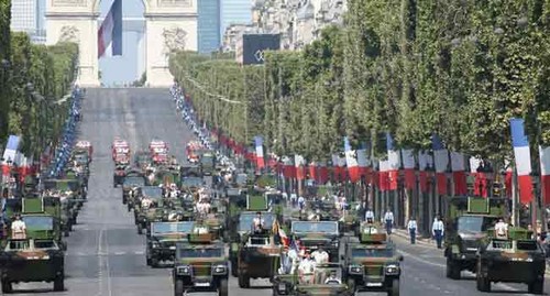 France celebrates Bastille Day with major military parade - ảnh 1