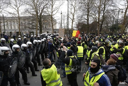 “Yellow Vest” protests spread to UK - ảnh 1