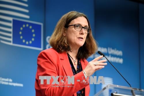 EU wants to open trade talks with US as soon as possible - ảnh 1
